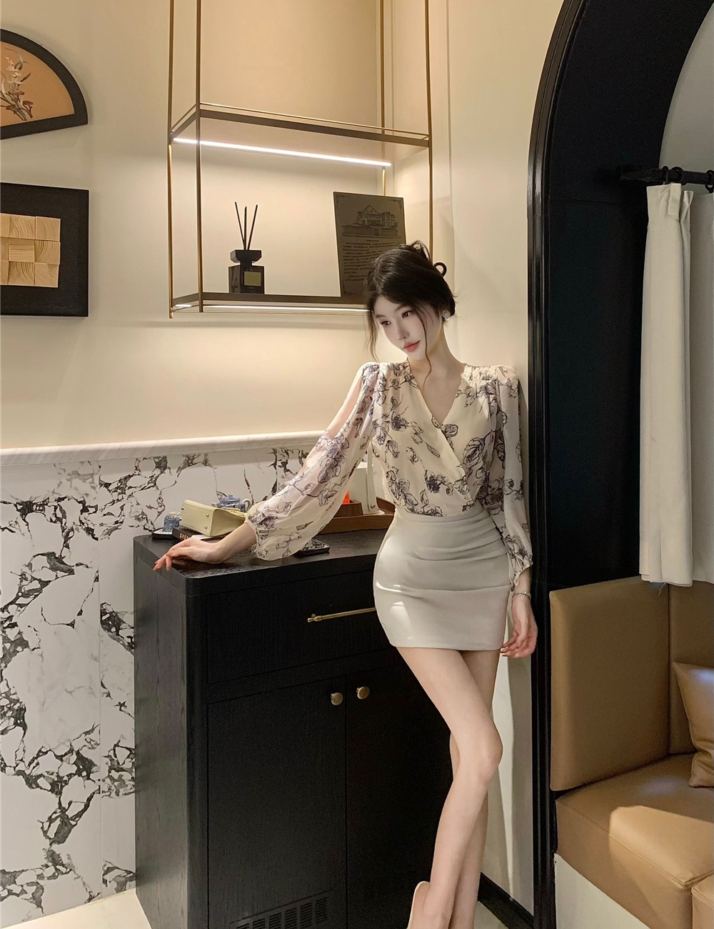Package hip tops V-neck short skirt a set for women