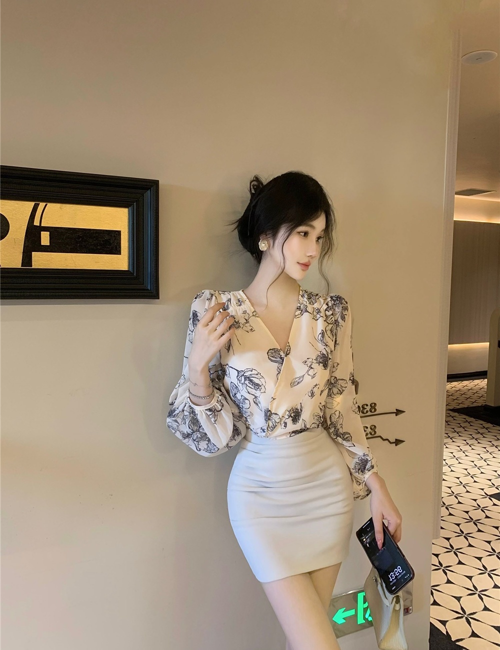 Package hip tops V-neck short skirt a set for women