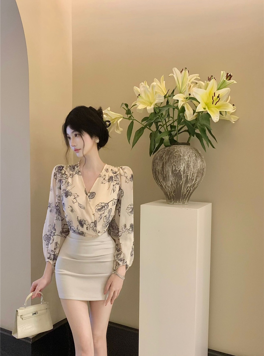 Package hip tops V-neck short skirt a set for women