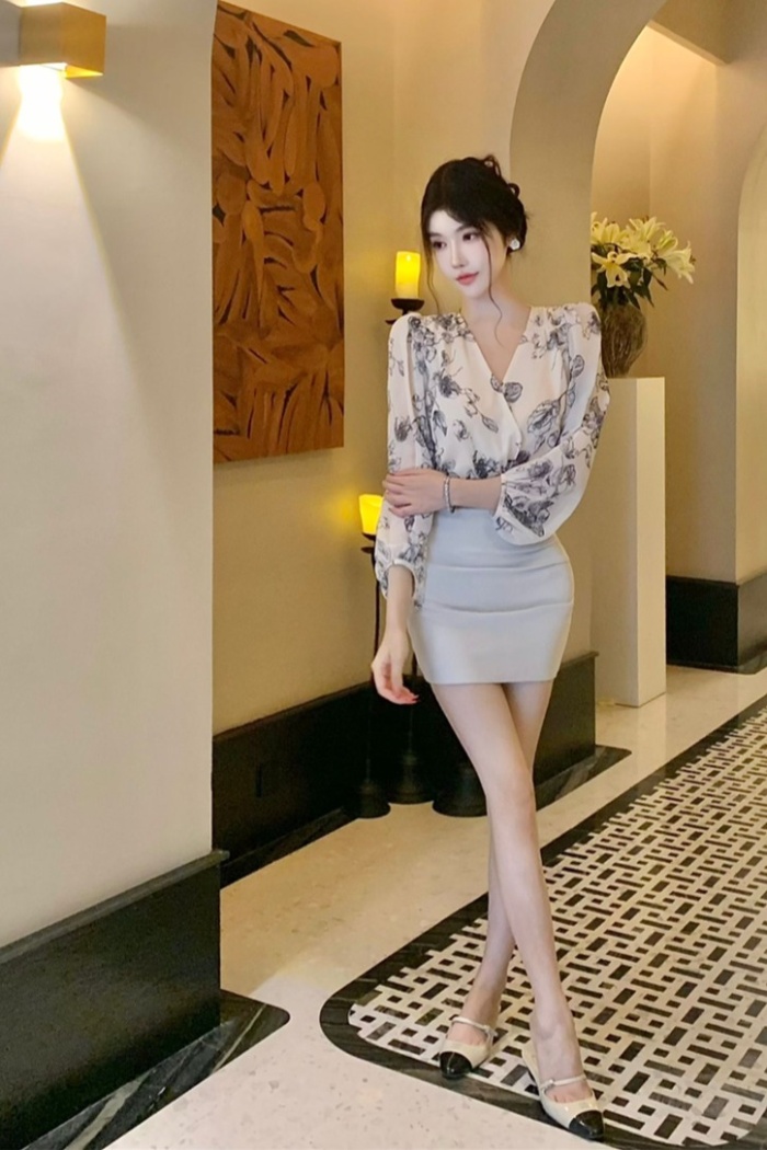 Package hip tops V-neck short skirt a set for women