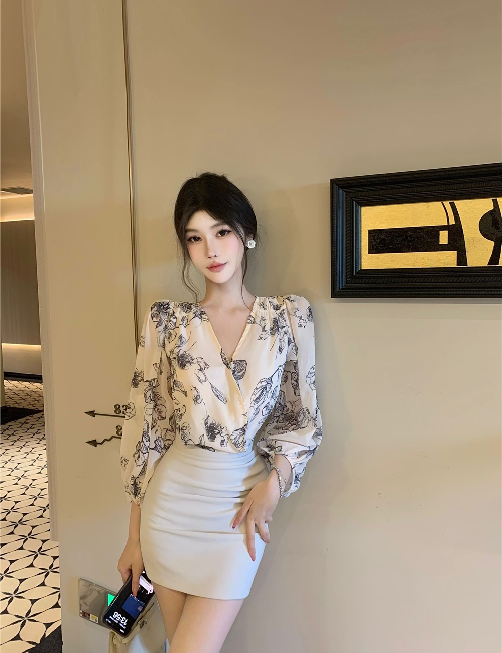 Package hip tops V-neck short skirt a set for women