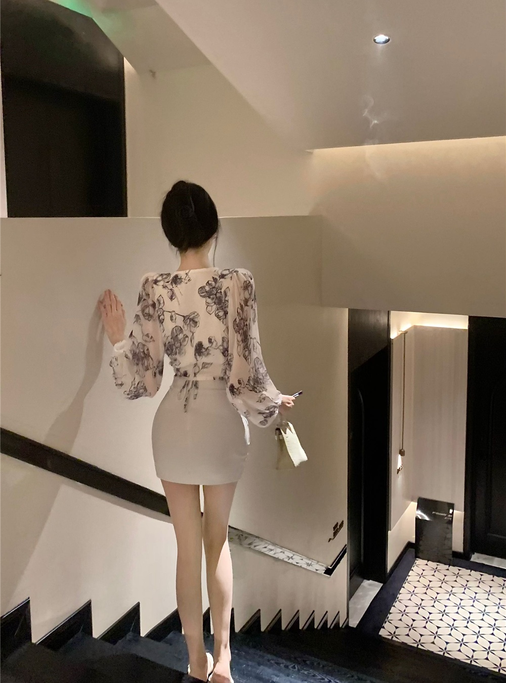 Package hip tops V-neck short skirt a set for women