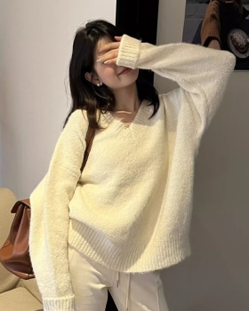 Bottoming V-neck loose winter lazy sweater for women