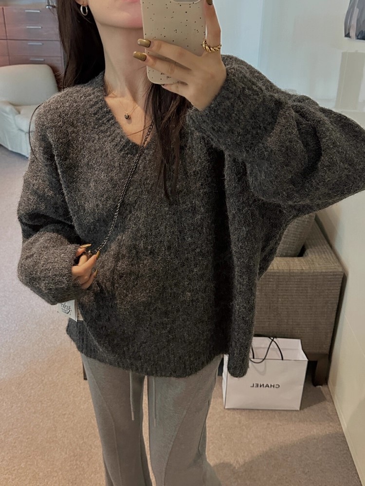 Bottoming V-neck loose winter lazy sweater for women