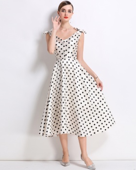 Rhinestone chest pad V-neck stereoscopic big hem dress