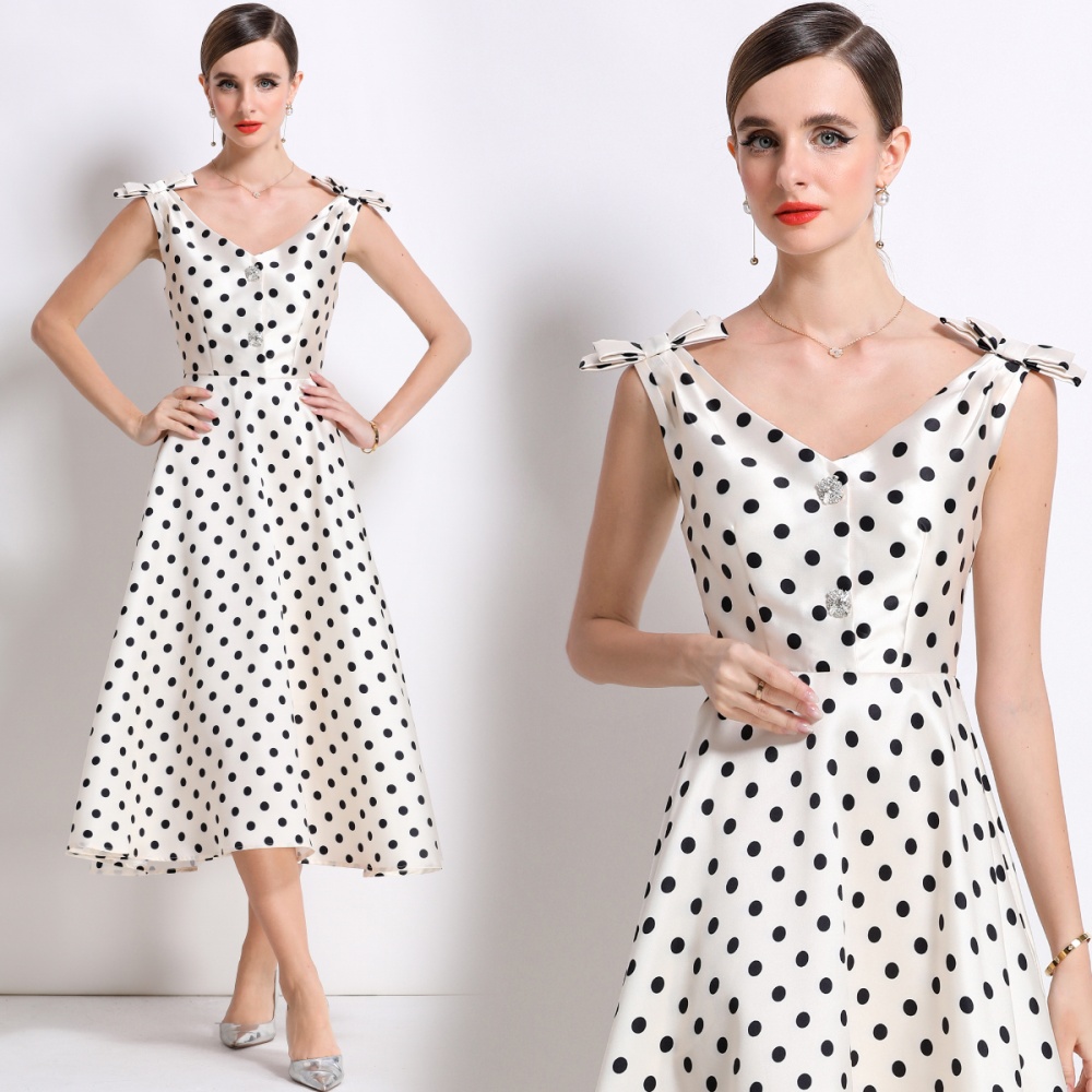 Rhinestone chest pad V-neck stereoscopic big hem dress