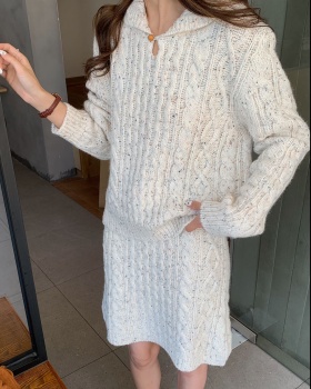 Twist pattern lazy sweater A-line skirt a set
