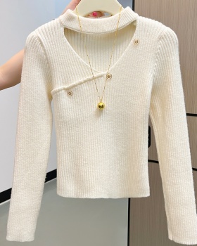 Knitted bottoming hollow halter sweater