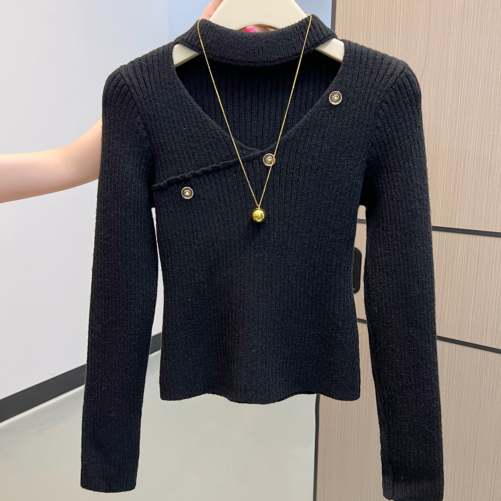Knitted bottoming hollow halter sweater