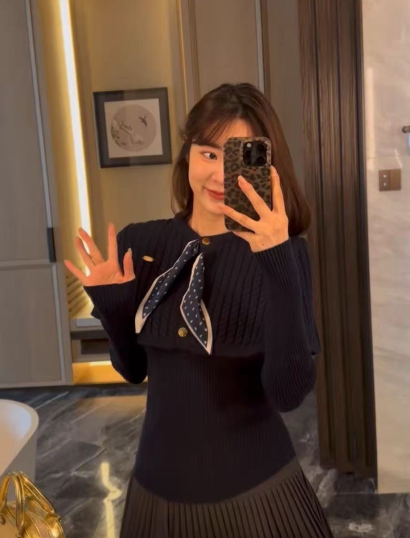 Twist cloak V-neck sweater 2pcs set for women