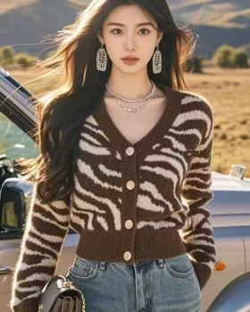 Unique bottoming V-neck cardigan autumn and winter zebra tops