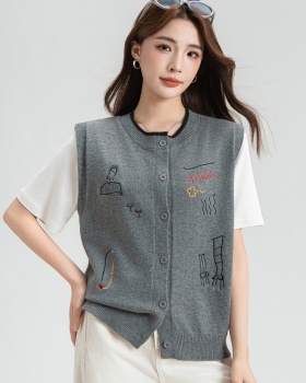 Round neck mixed colors cardigan embroidery sweater