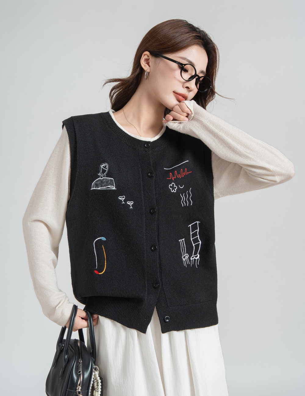 Round neck mixed colors cardigan embroidery sweater