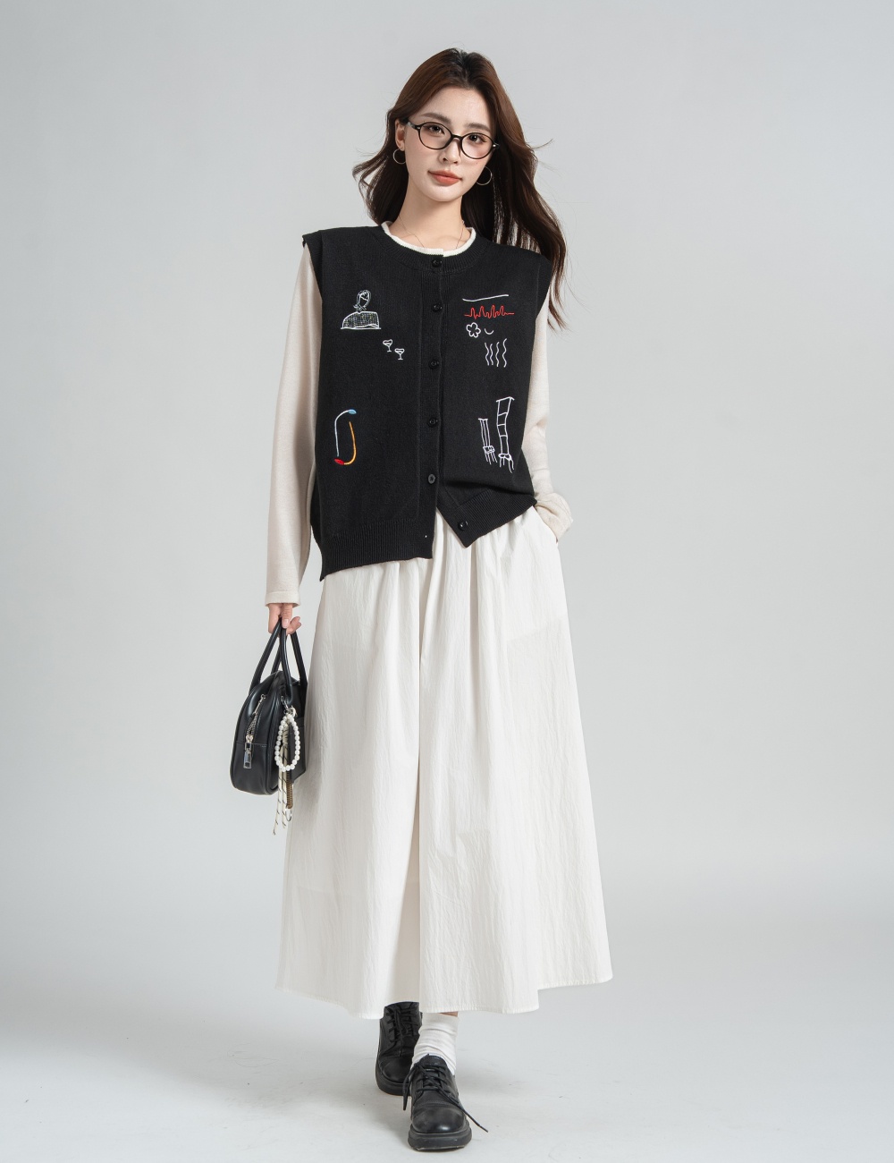 Round neck mixed colors cardigan embroidery sweater