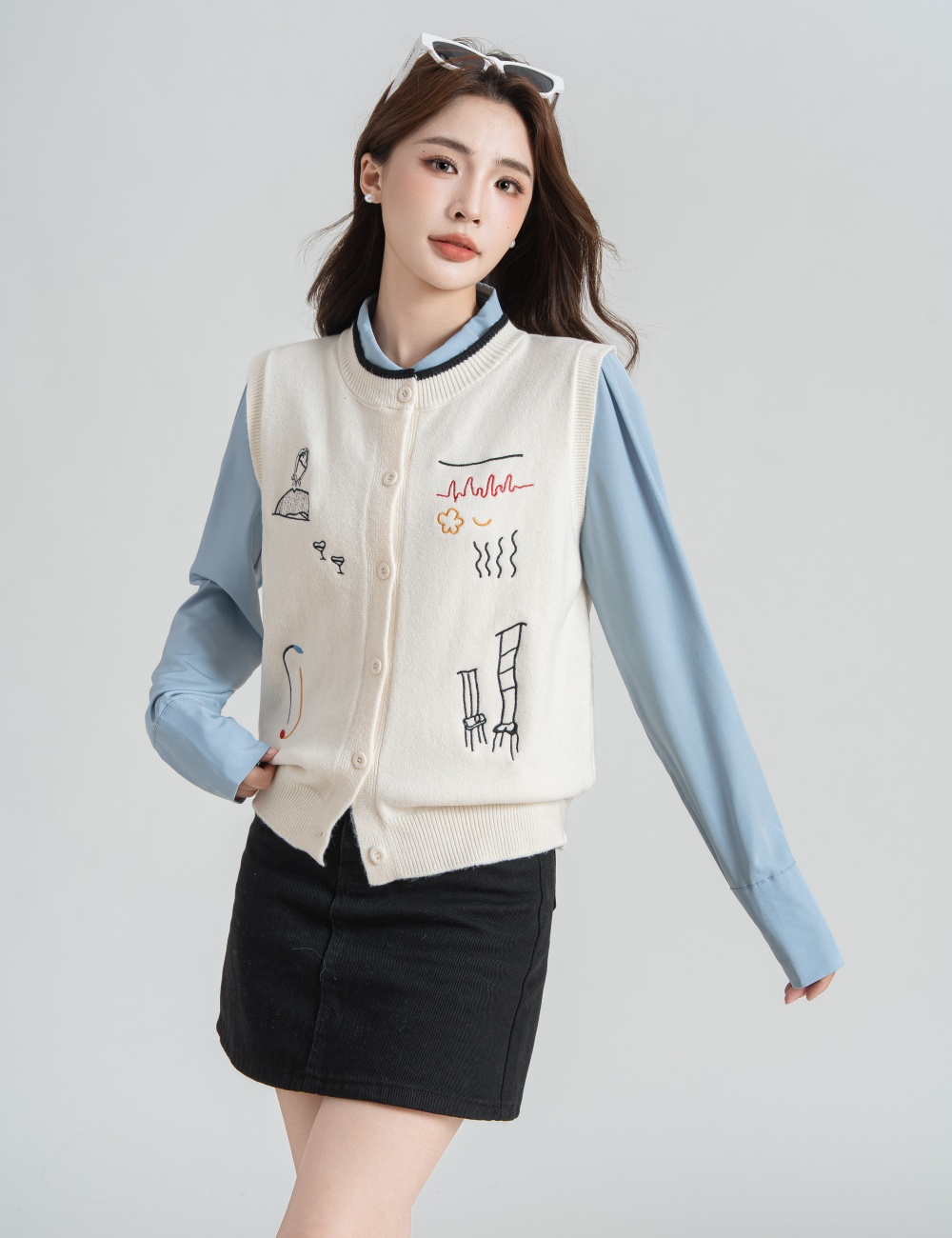 Round neck mixed colors cardigan embroidery sweater