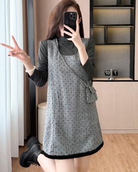 Woolen sleeveless dress dress a set for women