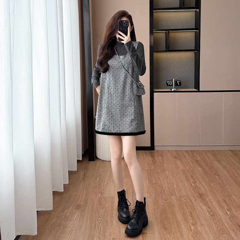 Woolen sleeveless dress dress a set for women