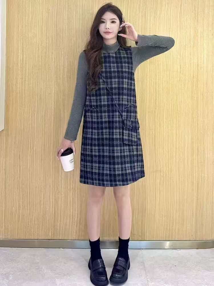 Autumn and winter loose retro vest plaid elegant dress a set