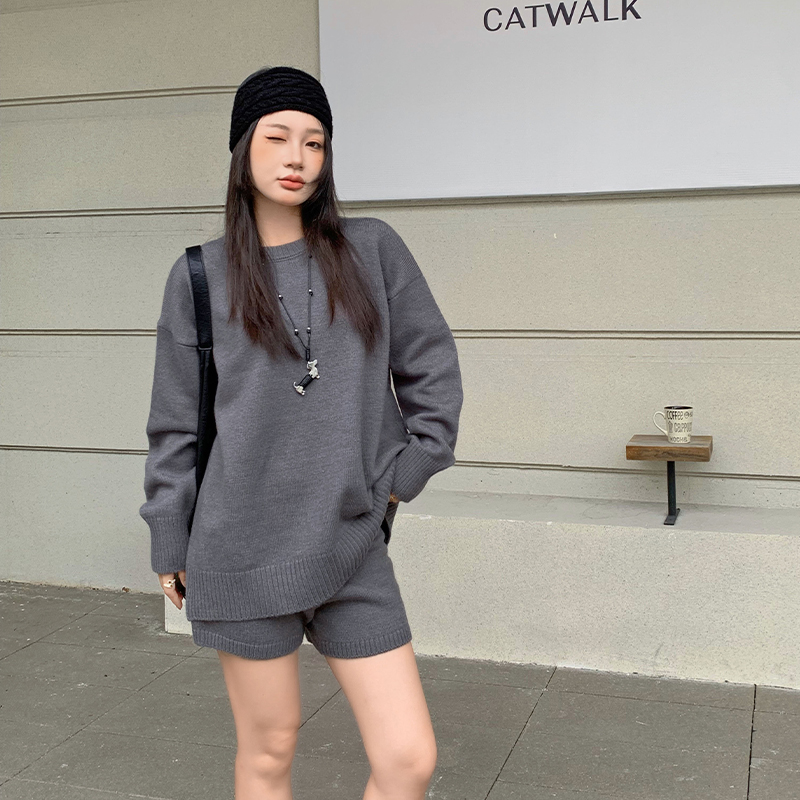 Loose shorts long sleeve sweater a set for women