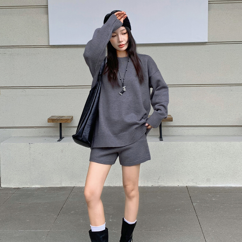 Loose shorts long sleeve sweater a set for women