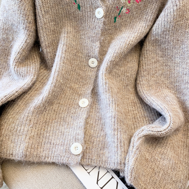 V-neck embroidery knitted sweater thick flowers coat