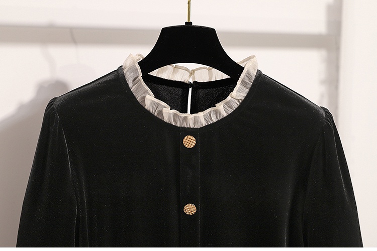 Lace long sleeve tops golden velvet skirt