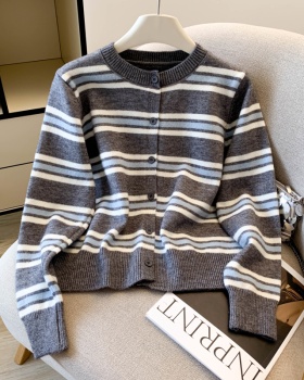 Round neck knitted sweater stripe tops for women