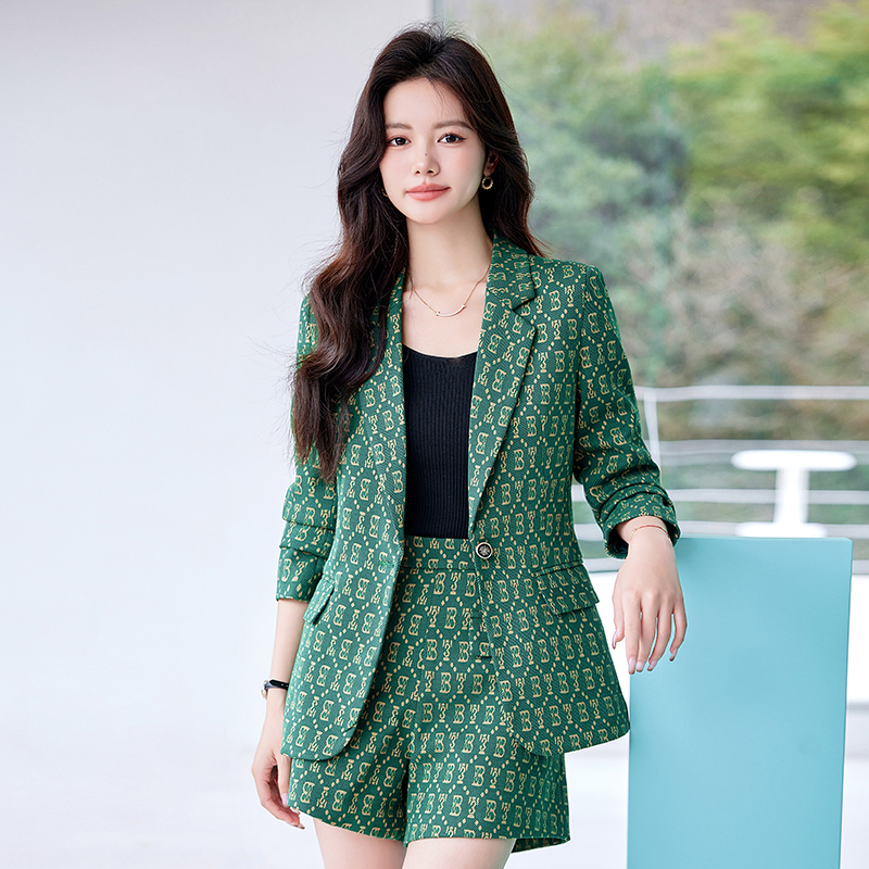 Commuting business suit profession shorts a set for women
