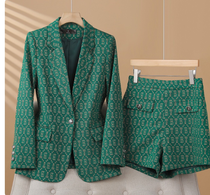 Commuting business suit profession shorts a set for women