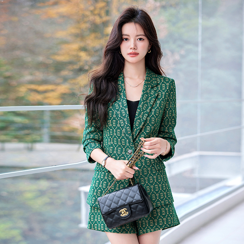 Commuting business suit profession shorts a set for women