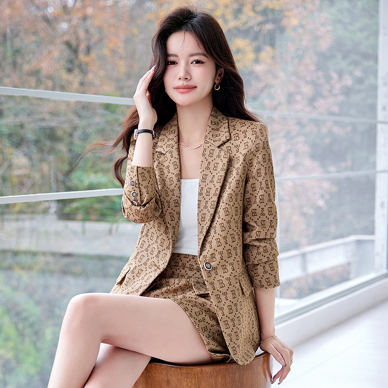 Commuting business suit profession shorts a set for women