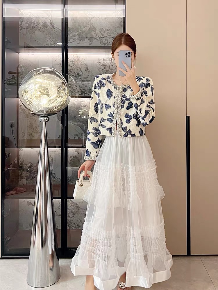Ladies flowers woolen coat petal tops for women