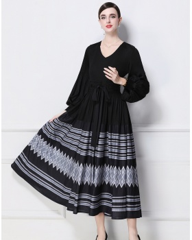 Pinched waist frenum Pleats Please long sleeve dress
