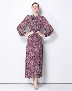 Round neck pinched waist stereoscopic European style dress