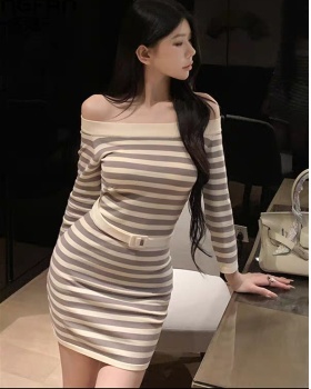 Retro show young dress flat shoulder slim belt for women