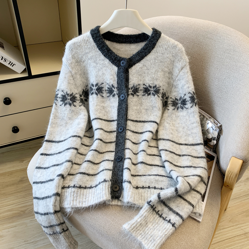 Knitted sweater mixed colors coat for women
