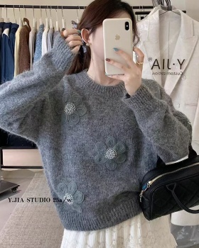 Tender temperament beading sweater