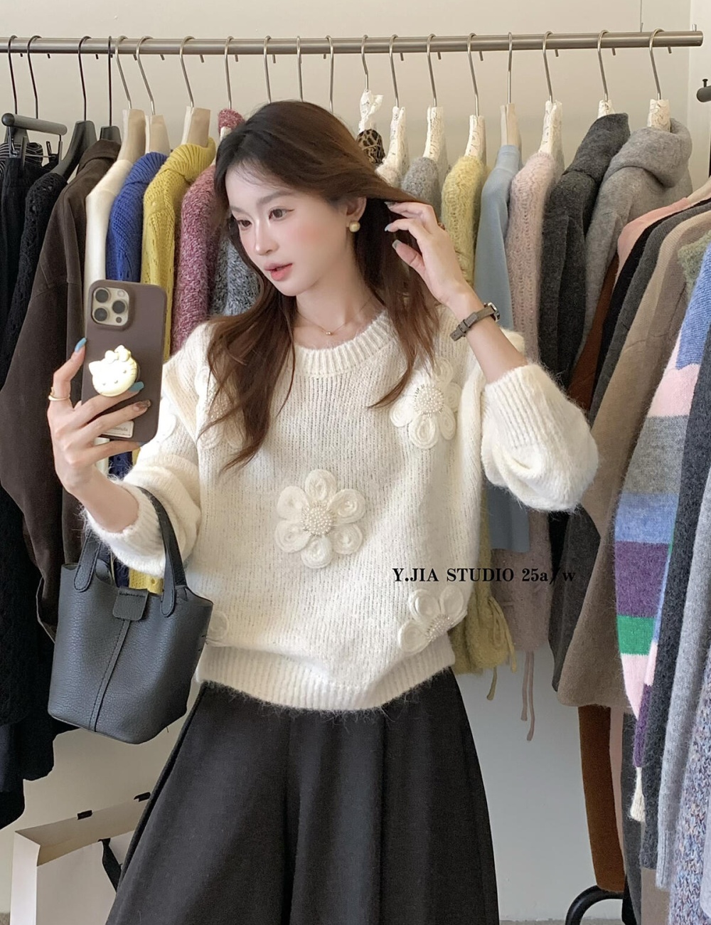 Tender temperament beading sweater