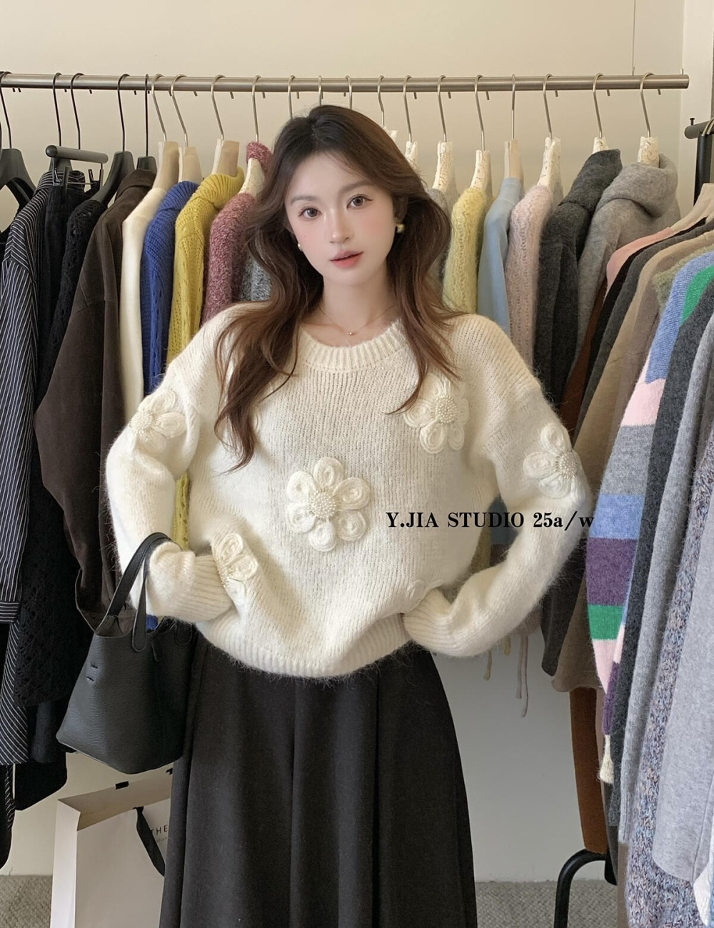 Tender temperament beading sweater