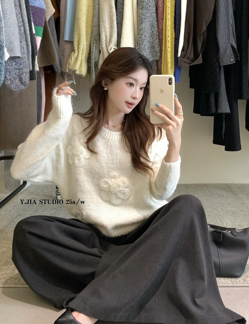 Tender temperament beading sweater