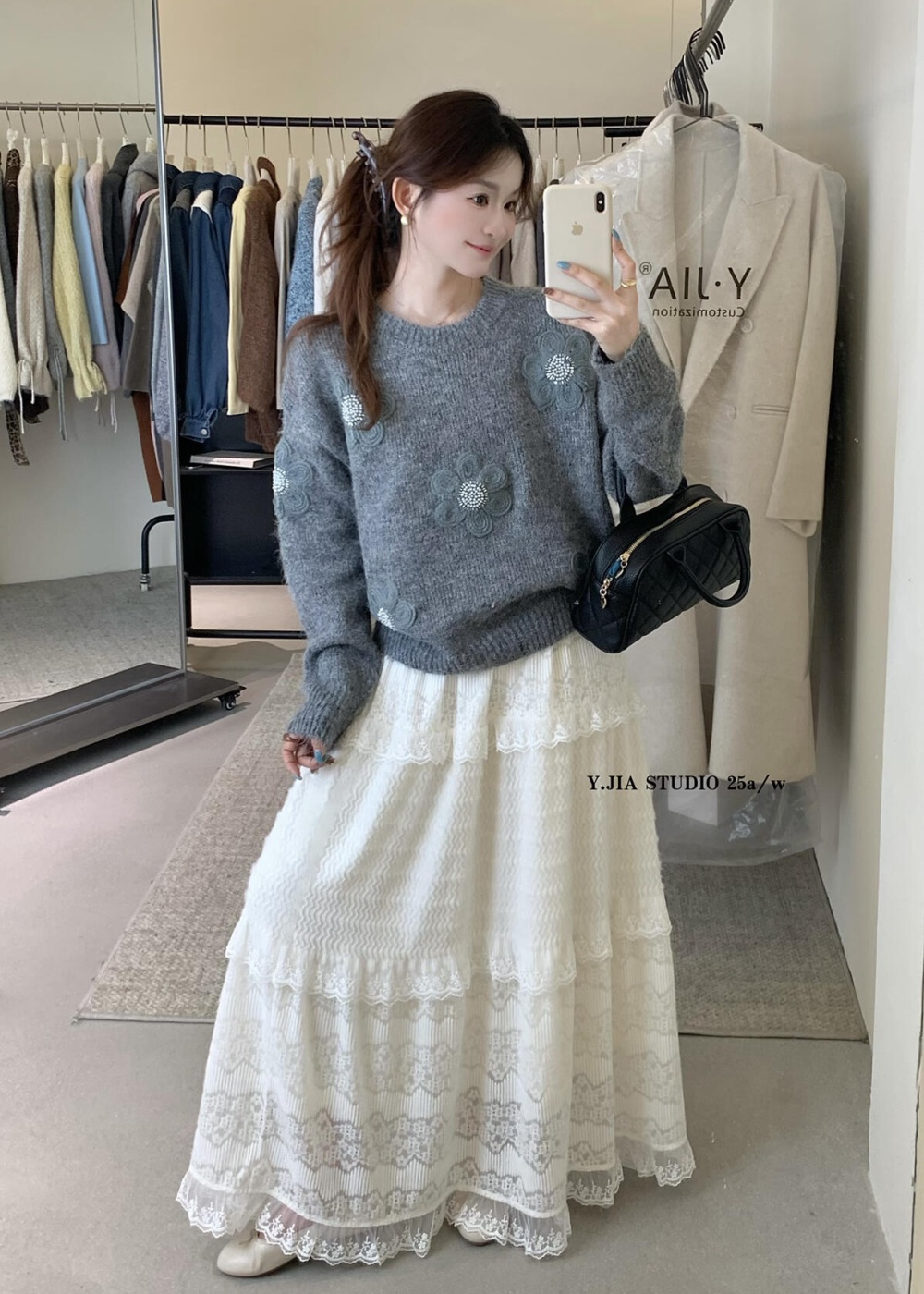 Tender temperament beading sweater