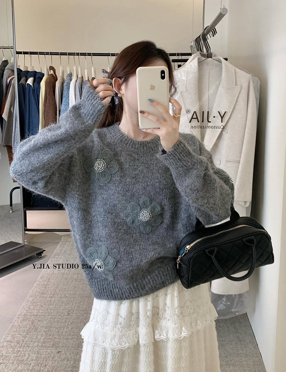 Tender temperament beading sweater