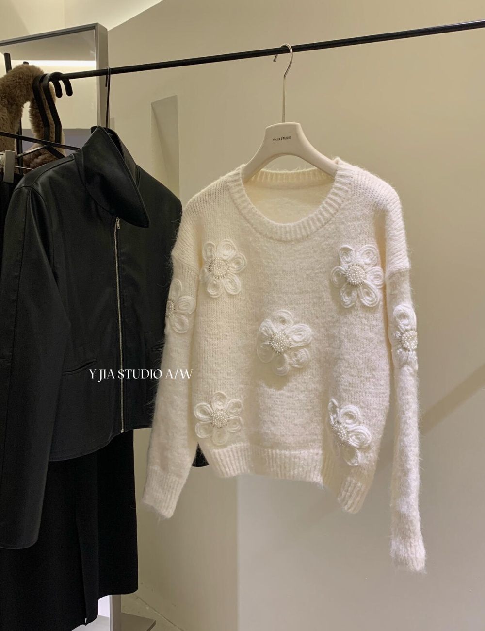 Tender temperament beading sweater