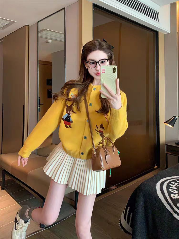Wears outside loose lazy cardigan cartoon yellow autumn sweater