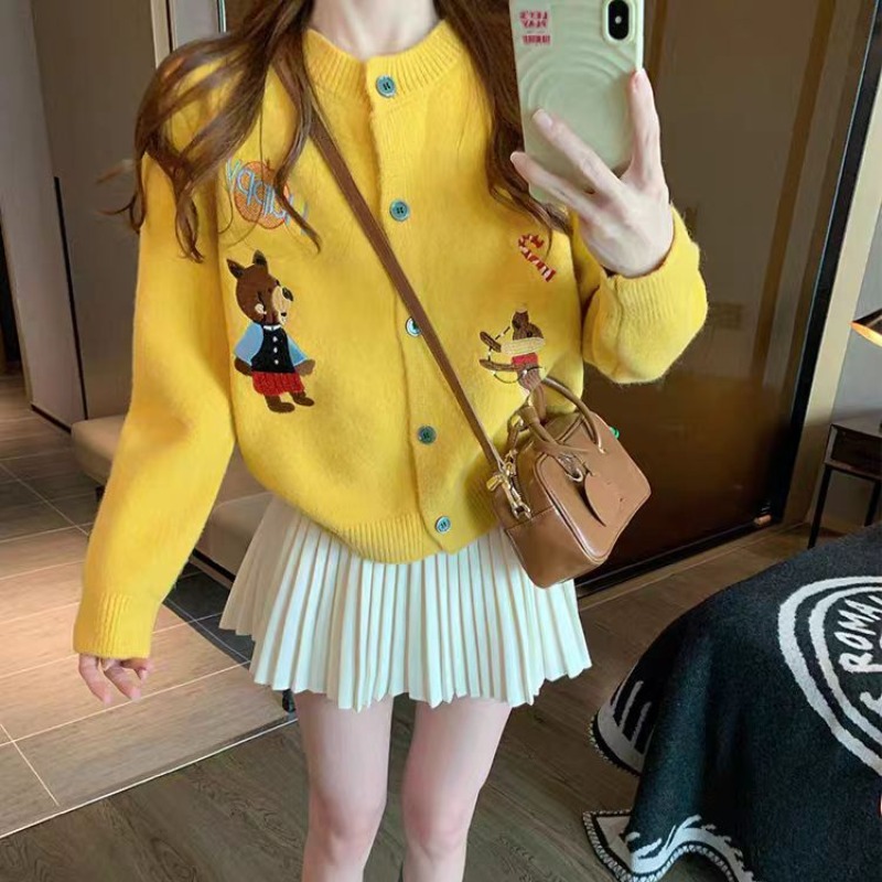 Wears outside loose lazy cardigan cartoon yellow autumn sweater