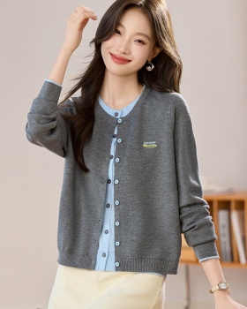 Pseudo-two embroidery coat outside the ride cardigan for women
