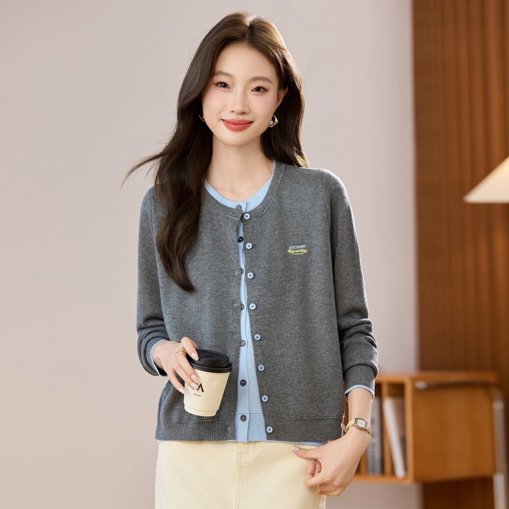 Pseudo-two embroidery coat outside the ride cardigan for women
