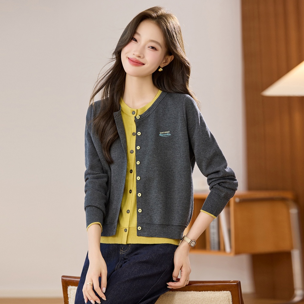 Pseudo-two embroidery coat outside the ride cardigan for women