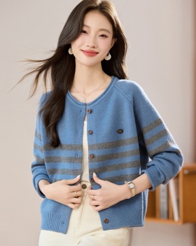 Stripe autumn cardigan outside the ride sweater for women