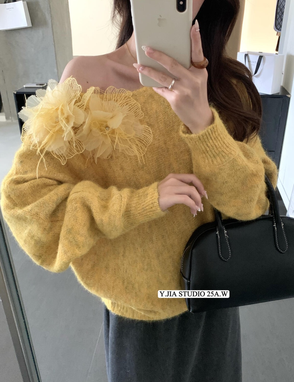 Lazy flowers brooch pullover temperament sweater